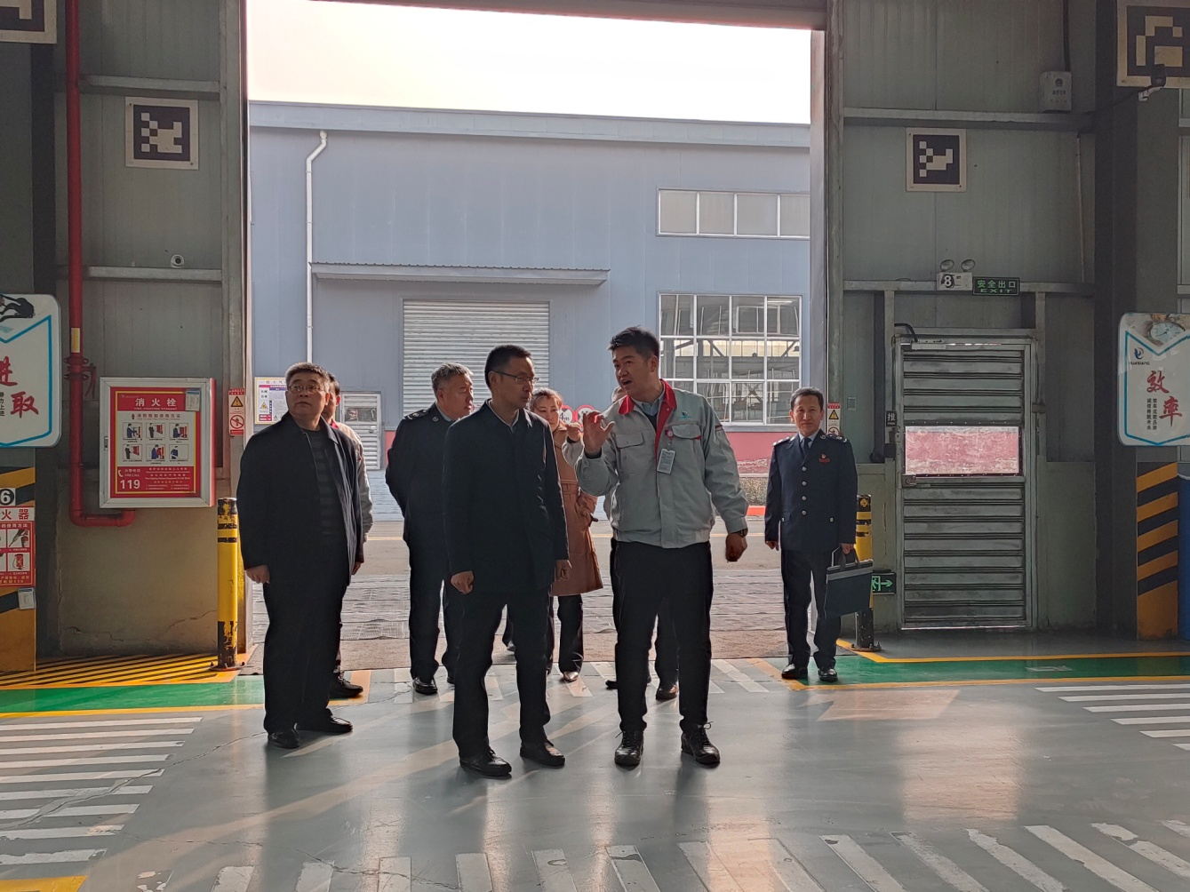 臨汾市稅務(wù)局黨委書記、局長張鎖林一行蒞臨我司調(diào)研服務(wù)
